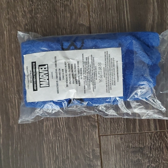 8 pairs of socks - Brand New - Super Mario, Play Station, Mega Man & Marvel - Picture 6 of 9